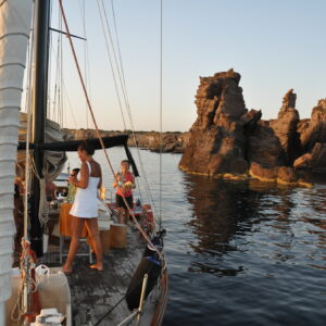 gita in barca a vela con cena al tramonto tra Sant'Antioco e Carloforte